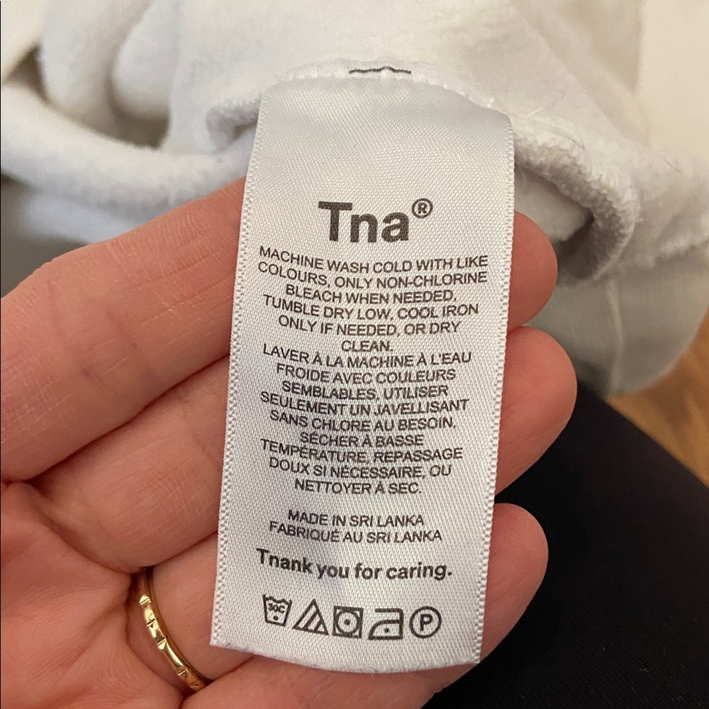 ARITZIA TNA extra fleece sweatshirt with pockets - size 2 - flaws - Picture 6 of 10